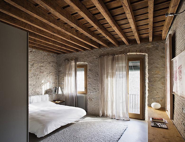 Phòng ngủ với chủ đề gỗ 