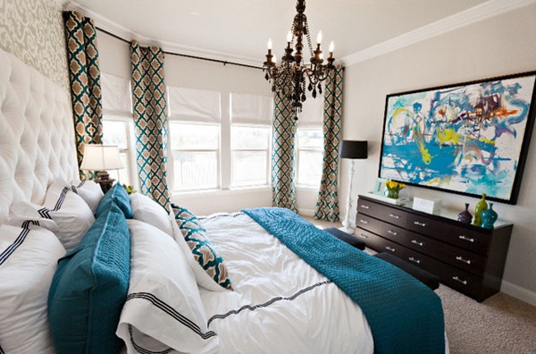 Phòng ngủ tinh tế với màu rubi xanh