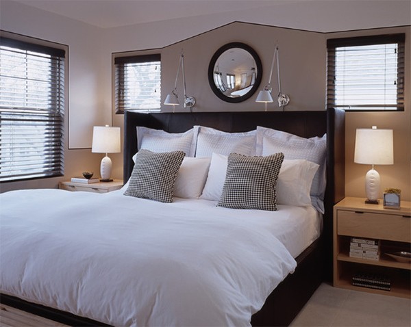 Giường da đen đầy quyến rũ