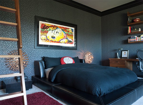 Giường da đen đầy quyến rũ